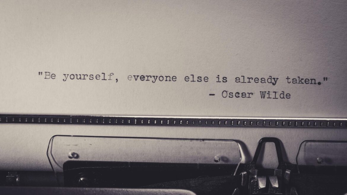pexels-photo-698324 inspirational qoute on a paper
